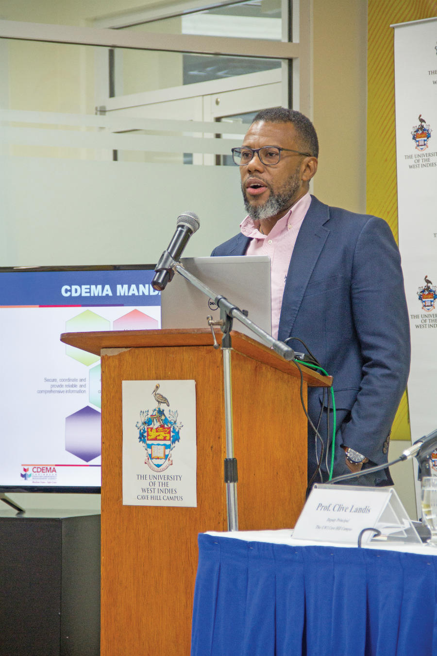 Mr. Ronald Jackson, Executive Director, Caribbean Disaster and Emergency Agency (CDEMA), presents as part
of the panel discussion on Recovery, Reconstruction and Resilience, during the forum on 'Irma and Maria: Relief, Reconstruction and Reparations.'